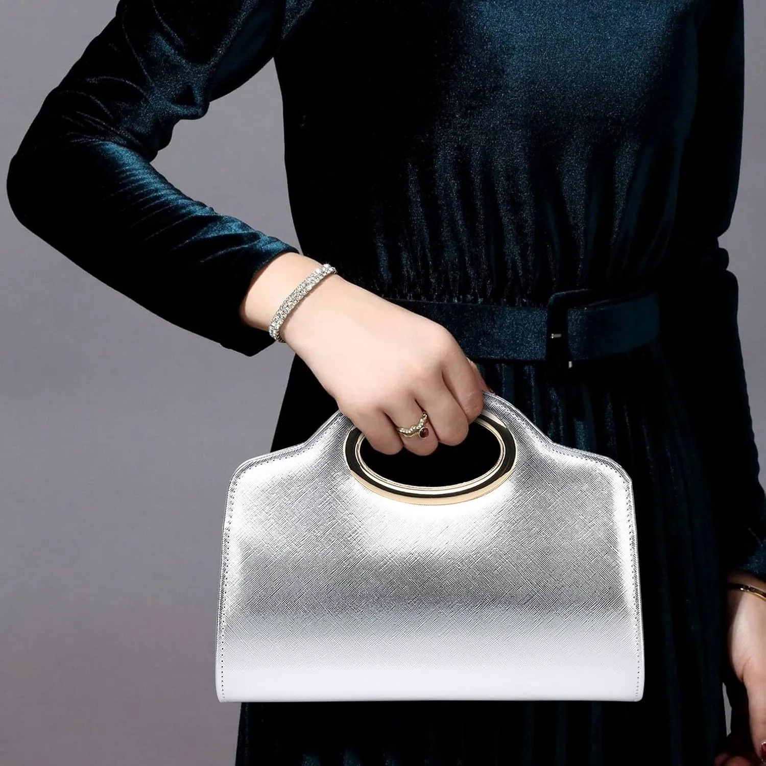 Clutch Purses for Women Cut Out Handle Clutch PU Leather/Straw Evening Bag for Wedding Party and Prom