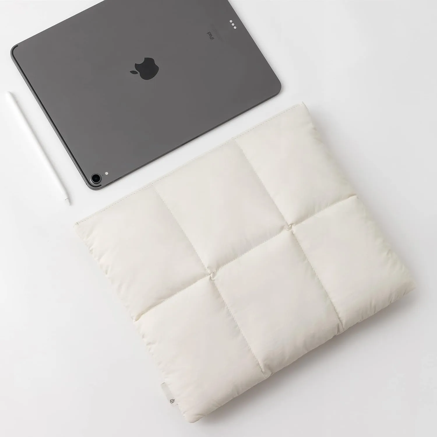 Comfyable Puffy 9-11 Inch Tablet Sleeve Bag Compatible for 11 Inch iPad Pro M4, iPad Air M3 2025 with Magic Keyboard, Quilted Puffer Tablet Carrying Case for Women Men, Rice