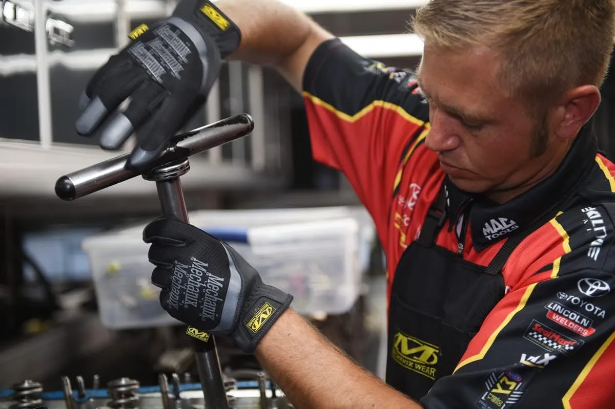 Mechanix Wear: FastFit Work Glove with Elastic Cuff for Secure Fit, Performance Gloves for Multi-Purpose Use, Touchscreen Capable Safety Gloves for Men (Black, Large)