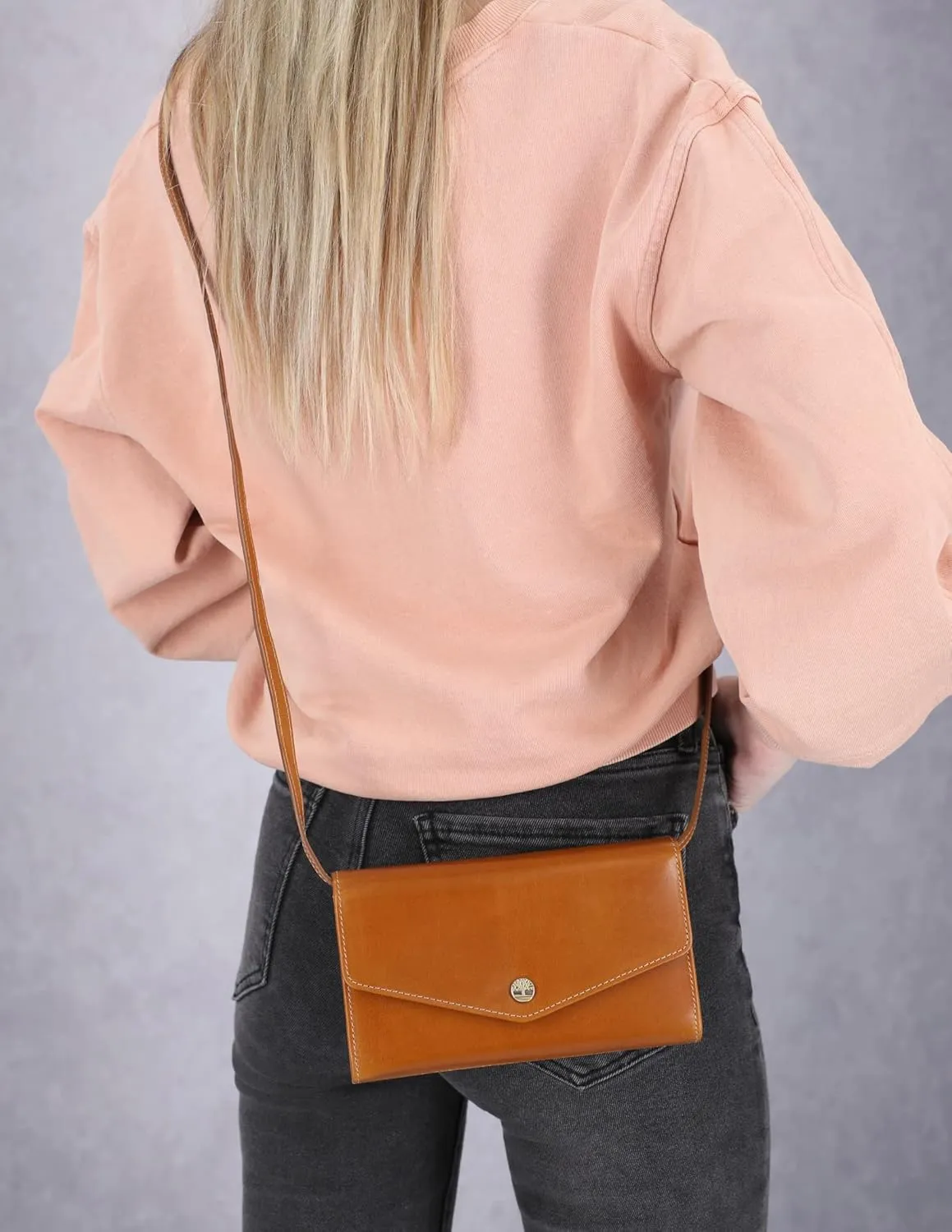 Timberland RFID Leather Wallet Phone Bag with Detachable Crossbody Strap, Cognac (Buff Apache)