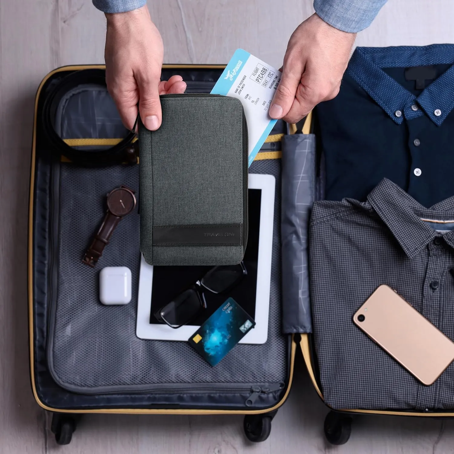 Travelon RFID Blocking Multi-Passport Holder
